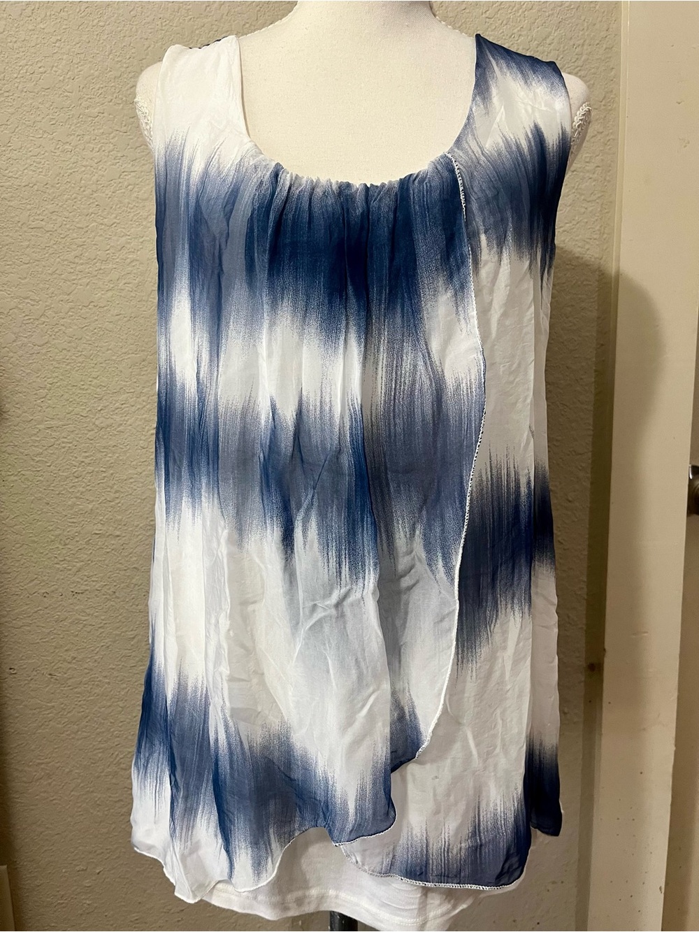 Moda Seta Italy Blue and White Sleeveless Tunic Top